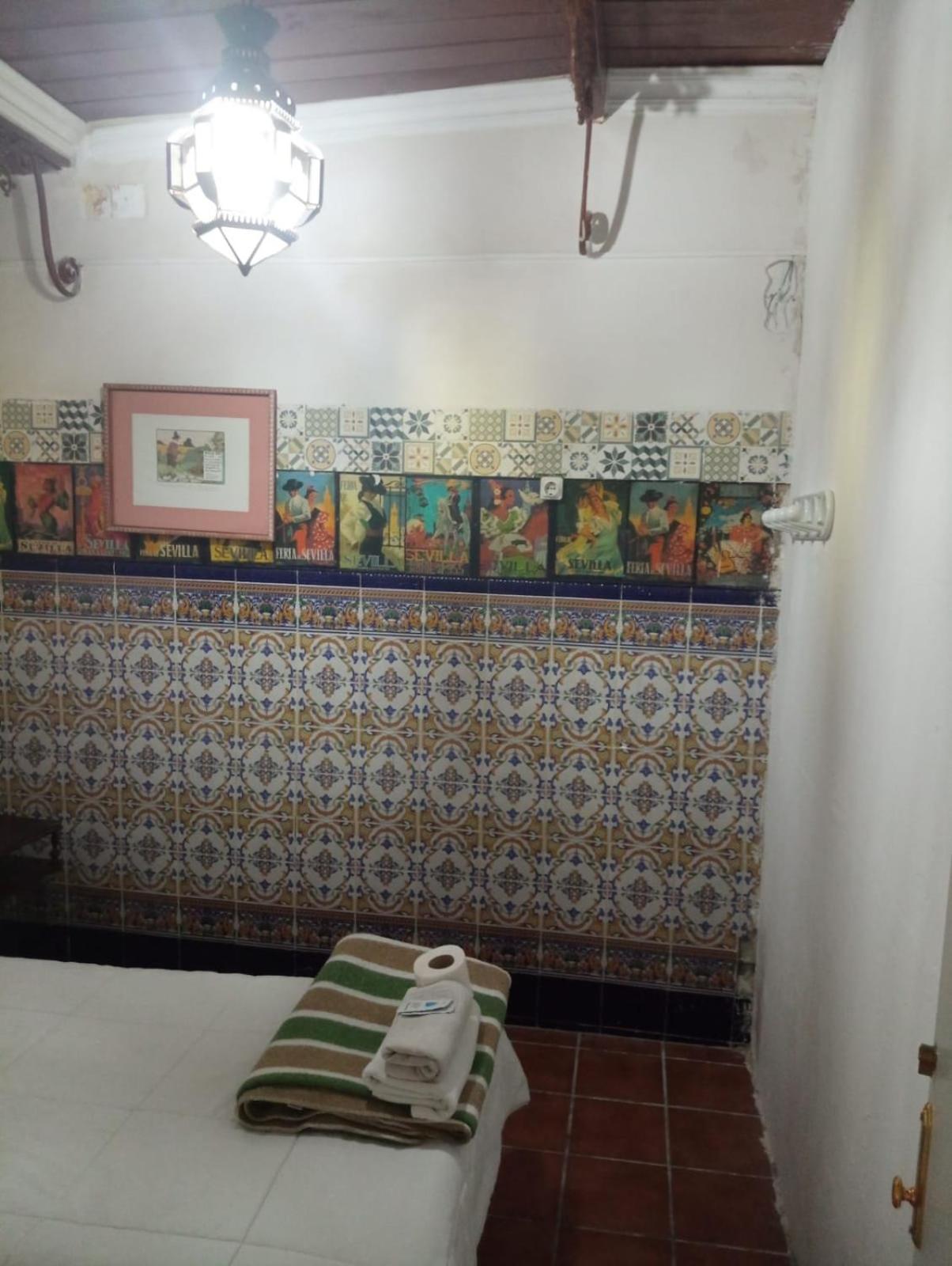 Pension Santa Maria La Blanca Seville Exterior photo