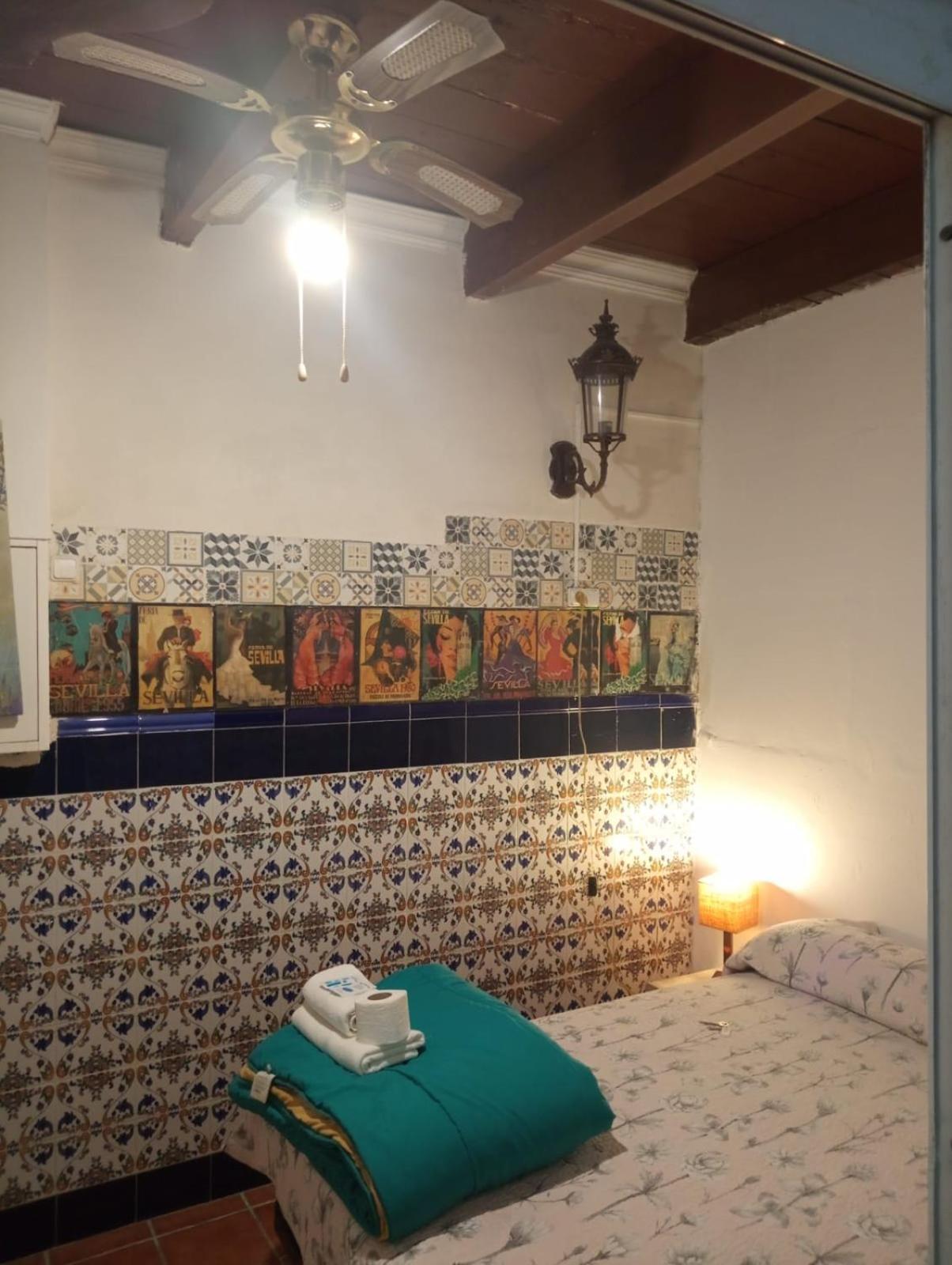 Pension Santa Maria La Blanca Seville Exterior photo