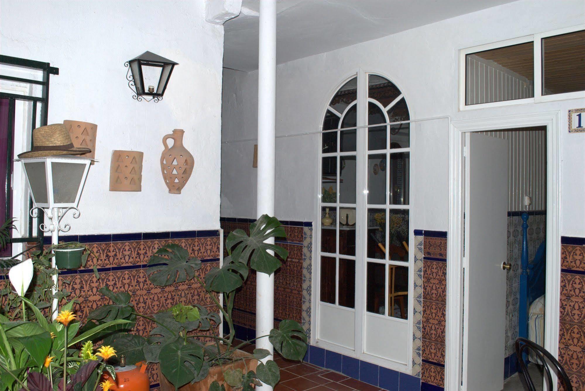 Pension Santa Maria La Blanca Seville Exterior photo
